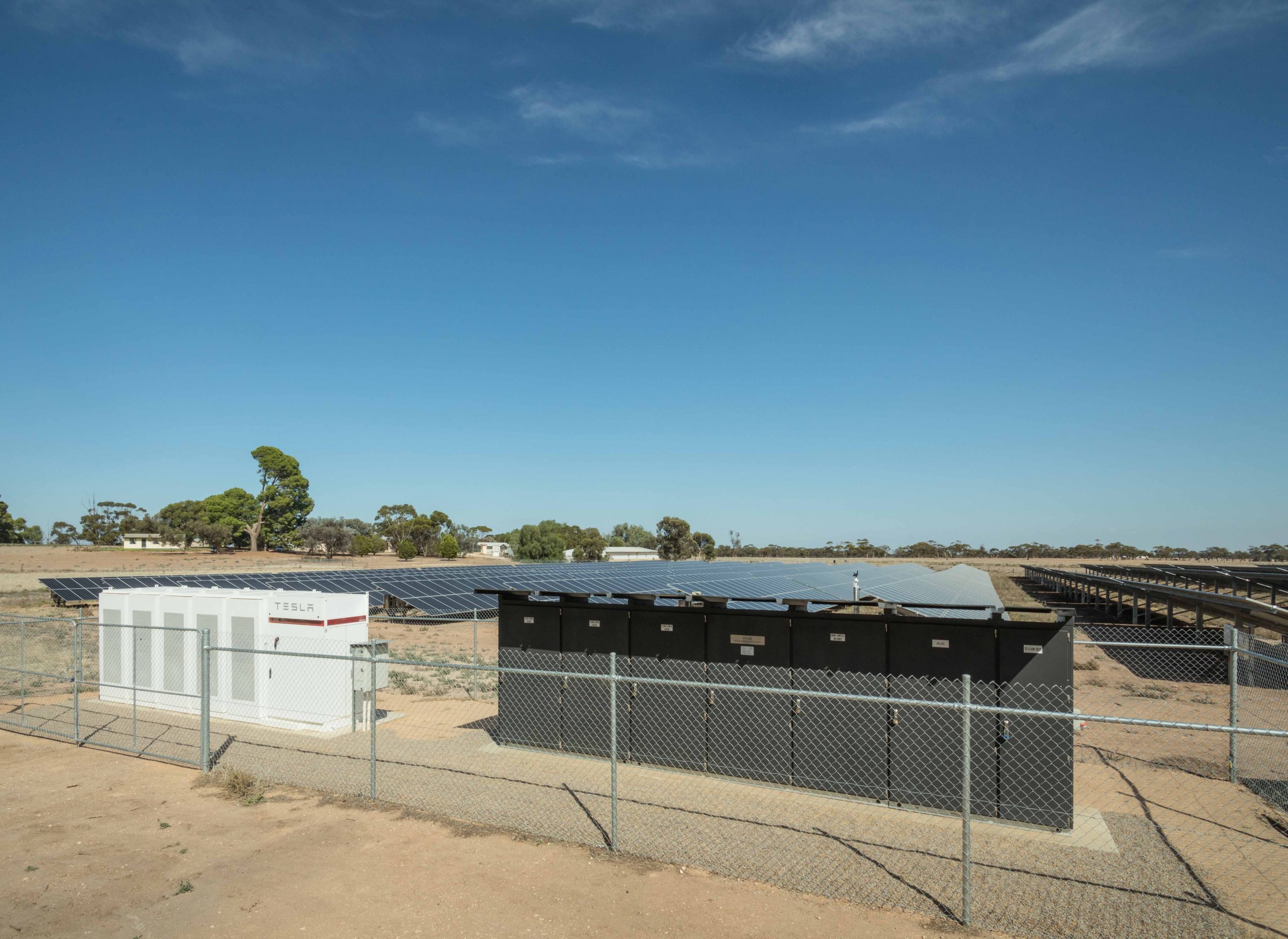 University of Adelaide Microgrid Renewable Energy Project
EPC of an integrated on-grid hybrid generator and advanced microgrid system on an active campus.